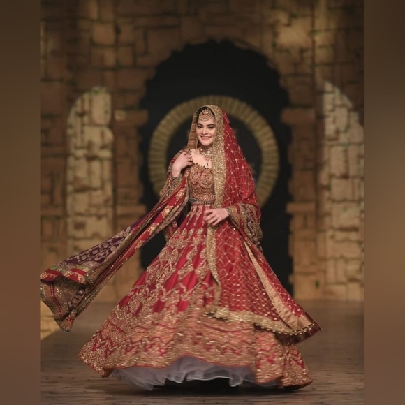 Uroos E Khaas By Aisha Imran -Red and Gold Bridal Lehenga- Pakistani & Indian - Picture 6 of 11